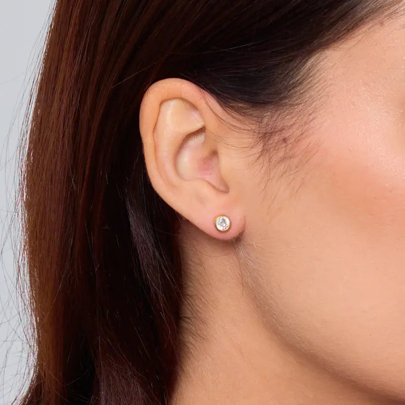Harper Bezel Studs Ørestikker m. 5mm. zirconia sten - Guldbelagt