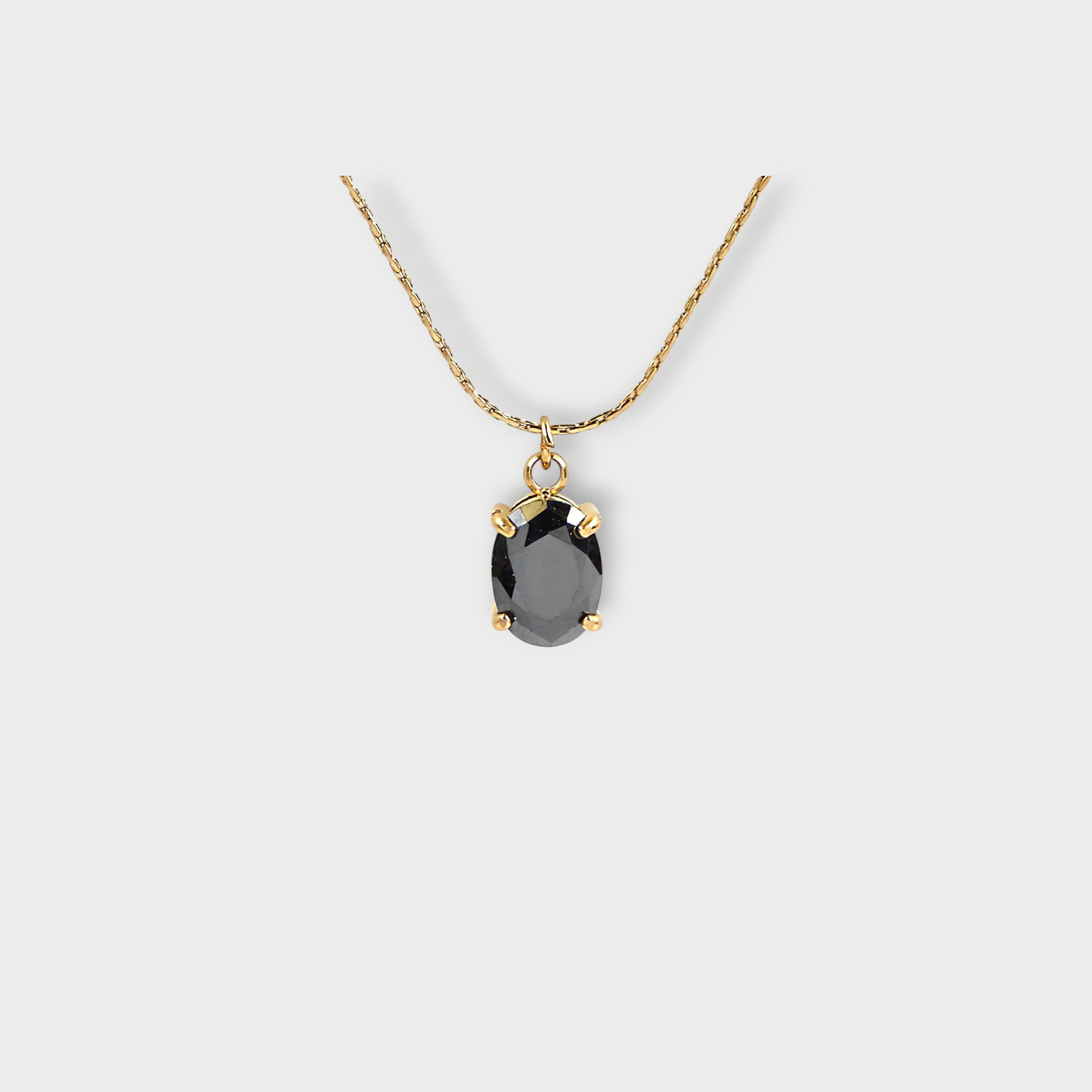 Vivienne Oval Zirconia Halskæde - Guldbelagt, Vandfast & Justerbar